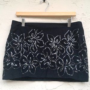 NWT - Hollister Mini w all-over Sequined Hibiscus Pattern (Jrs 5)